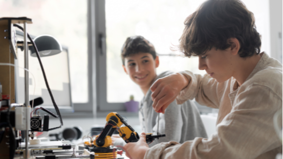 青胜资讯：美国Top30名校集体「换赛道」：新增专业里，藏着未来10年的留学新风口